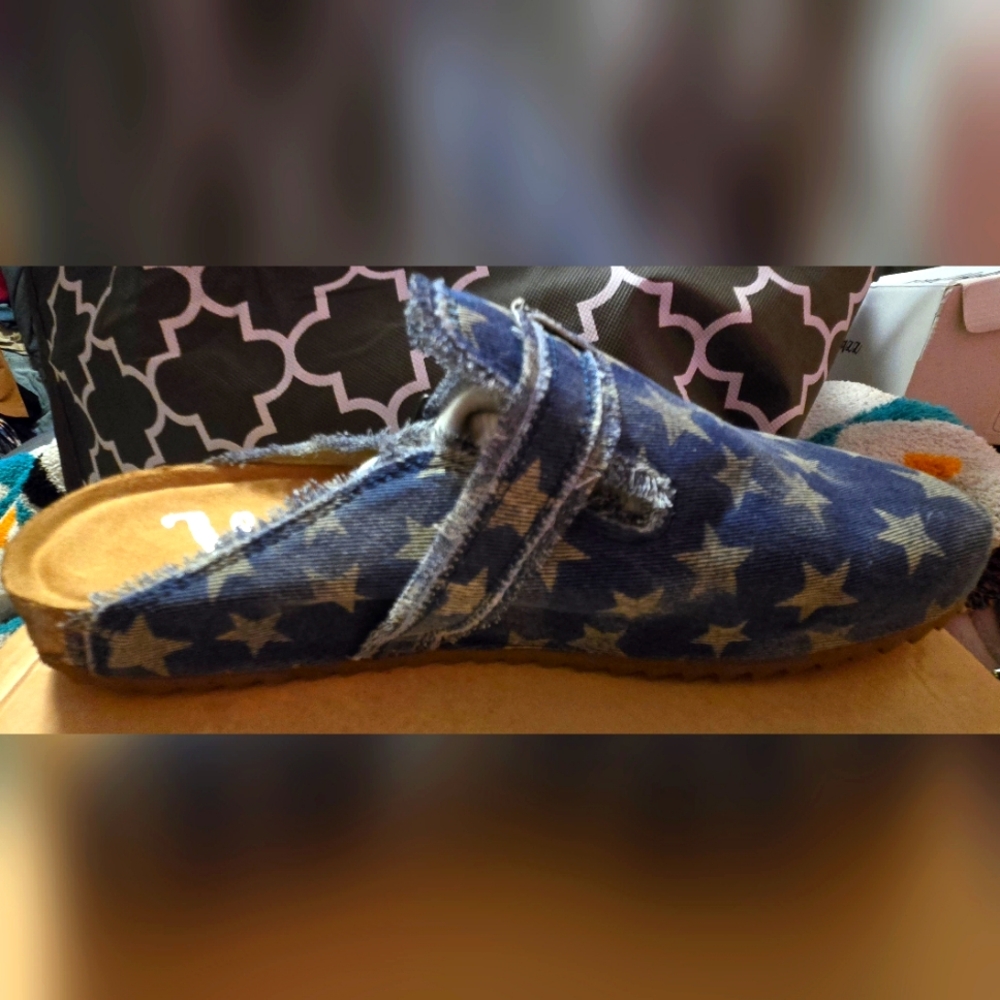 Very G Denim Star Shoes- New in box - No Lid- Never Worn